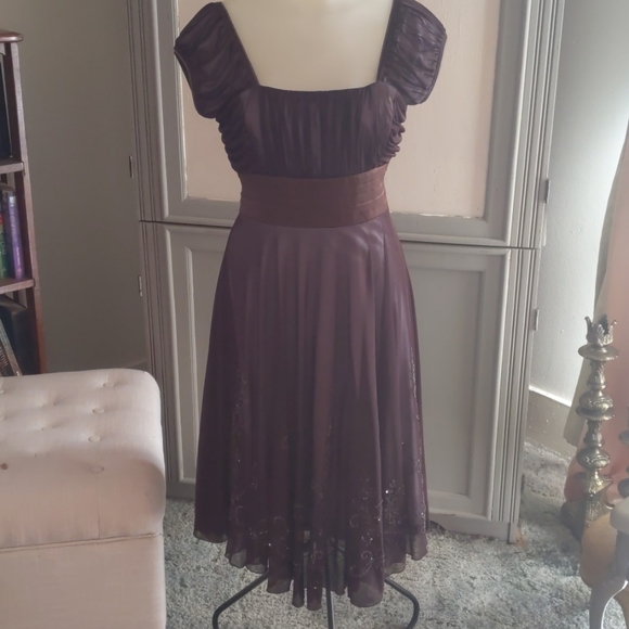 Dresses & Skirts - Gorgeous Dress 7/8 some stretch